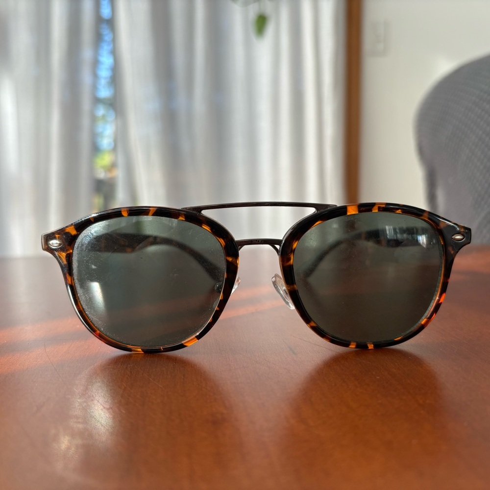 LUCKY BRAND SUNGLASSES - EUC